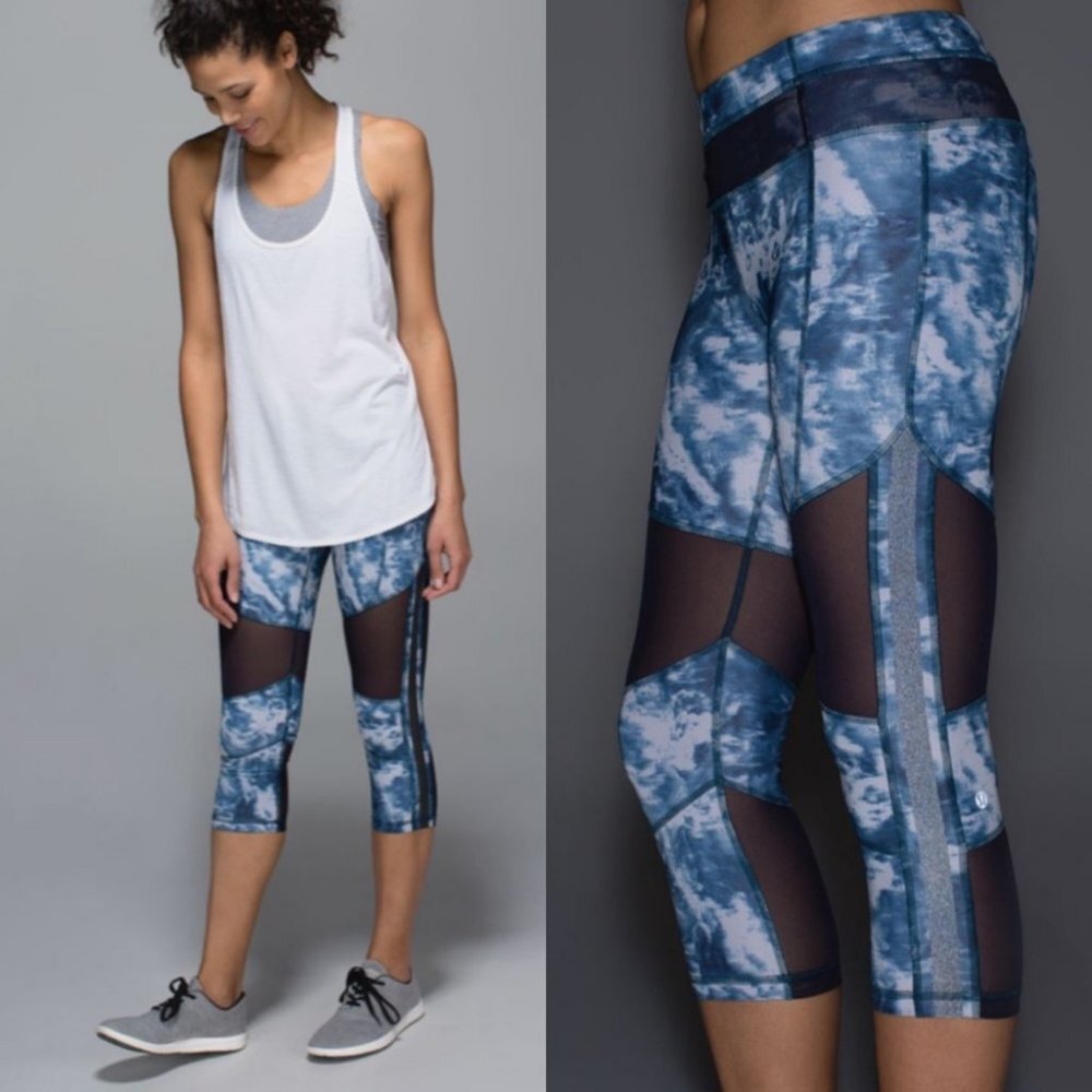 Lululemon Mesh With Me Crop Leggings‎ Blue Printed Size 6 Yoga Running Fitness